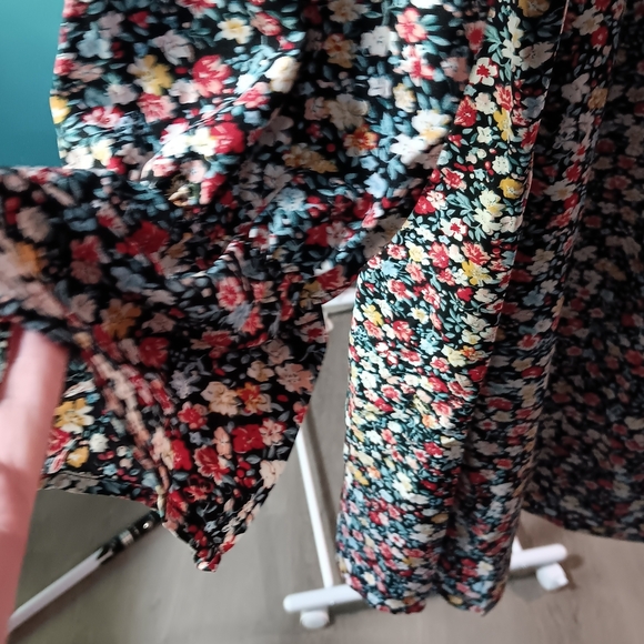 Floral Long Sleeve Dress - Picture 4 of 5